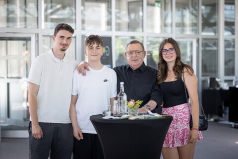 https://www.autohaus-wolfsburg.de/_Resources/Persistent/5/e/4/9/5e491fb47f064baf2d05421056beea2136a53492/41%20-%20JR6_4489-480x320.jpg