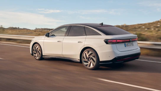 Aufpreis für E-Autos so gering wie nie!