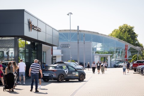 https://www.autohaus-wolfsburg.de/_Resources/Persistent/c/4/c/f/c4cfa1a9bbf3a930a653a3bf59d0ec645b848a6f/57%20-%20JR6_4667-480x320.jpg
