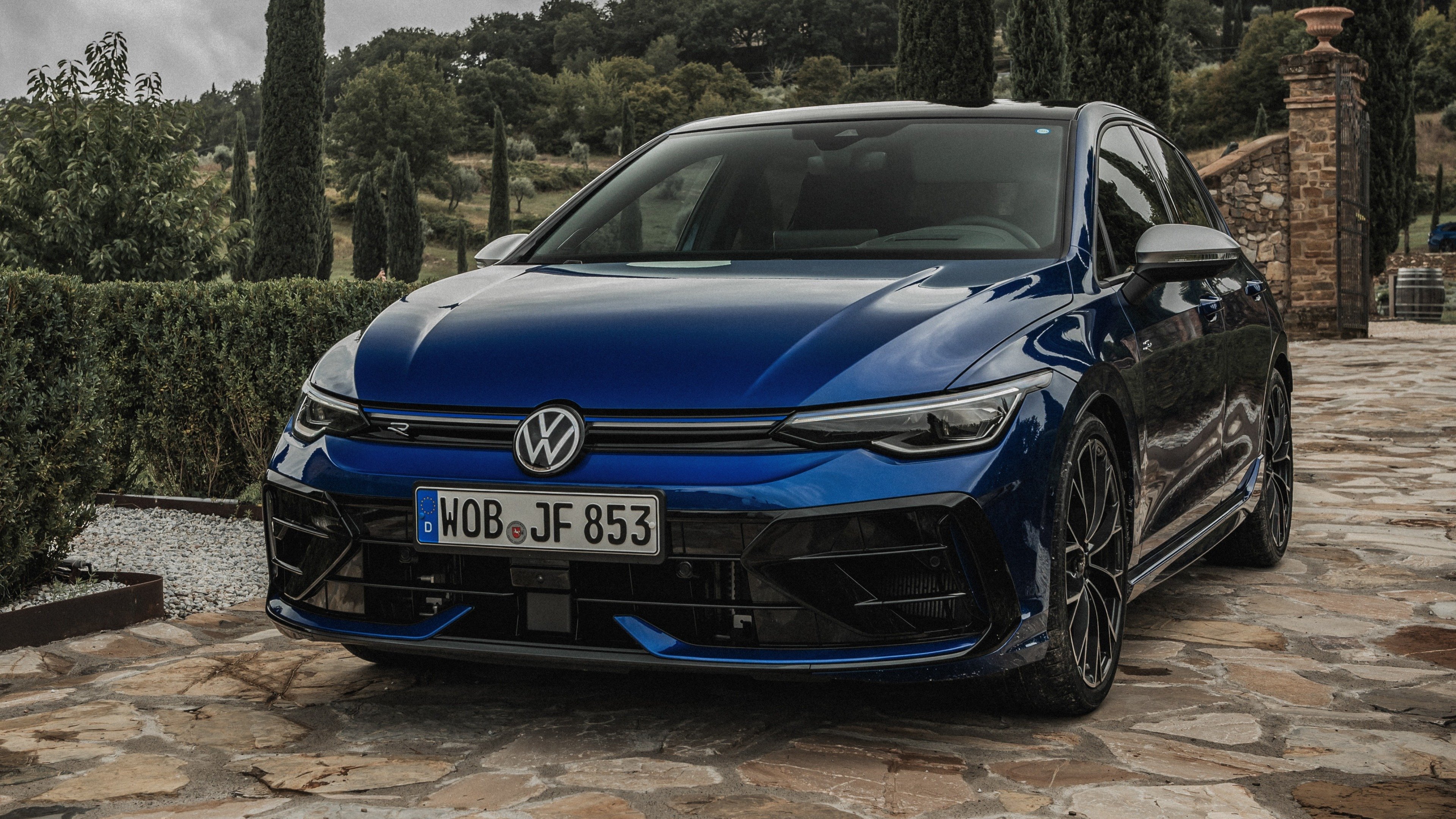 Detailbild 1: Volkswagen Golf R 2,0 l TSI OPF 4MOTION 245 kW (333 PS)