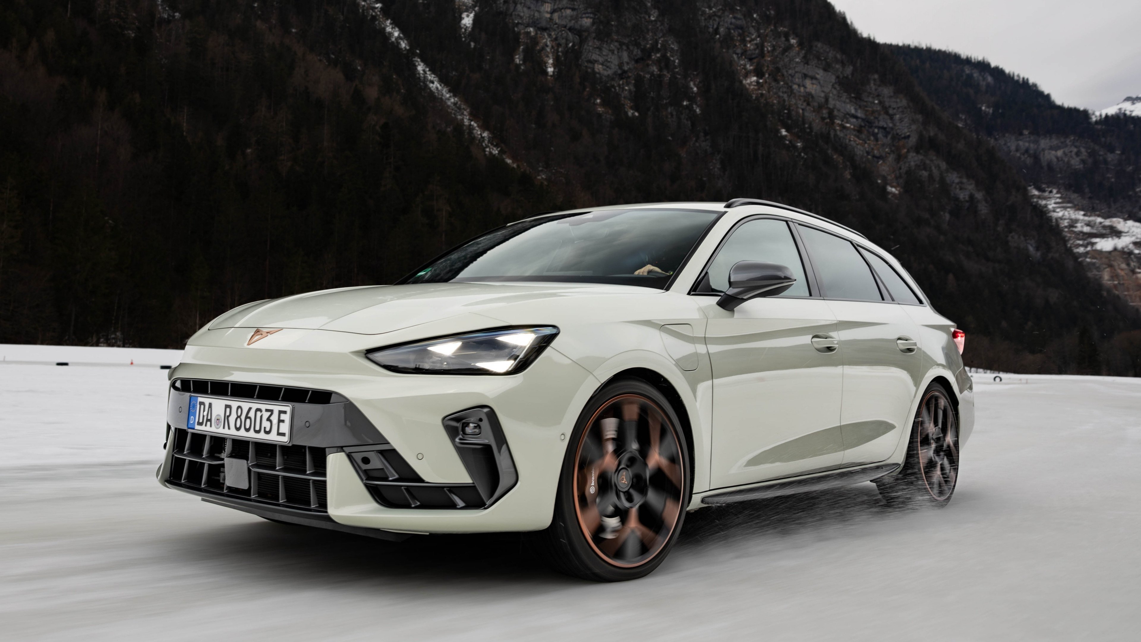 Detailbild 1: Cupra Leon Sportstourer VZ  VZ 2.0 TSI 245 kW (333 PS)